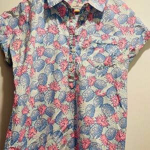 Women’s Vineyard Vines top - size 8